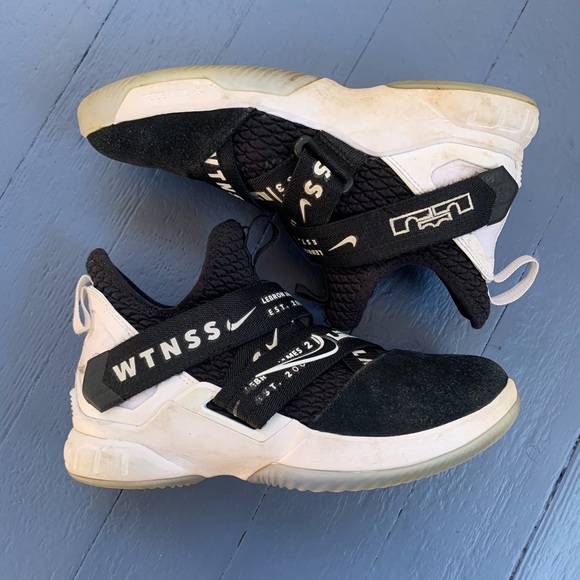 nike lebron james witness 2